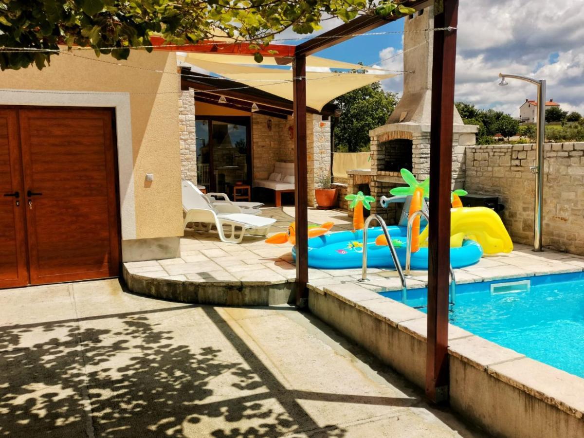 Luxury Apartment Alba With Pool Канфанар Экстерьер фото